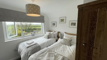 3 bedrooms, iron/ironing board, free WiFi, bed sheets