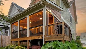 A two-story house with a wooden deck and large windows. - Covered Deck + Firepit | Black Mountain Retreat | Sweetgum by AvantStay (Black Mountain)