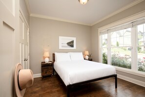 4 Schlafzimmer, Schreibtisch, Bügeleisen/Bügelbrett, Reisekinderbett