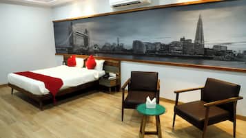 Luxury Room | Desk, blackout drapes, soundproofing, iron/ironing board