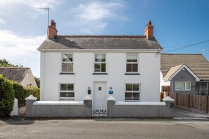3 bedrooms - Ocean Cottage - Walk to Beach Countryside Views (Saundersfoot)