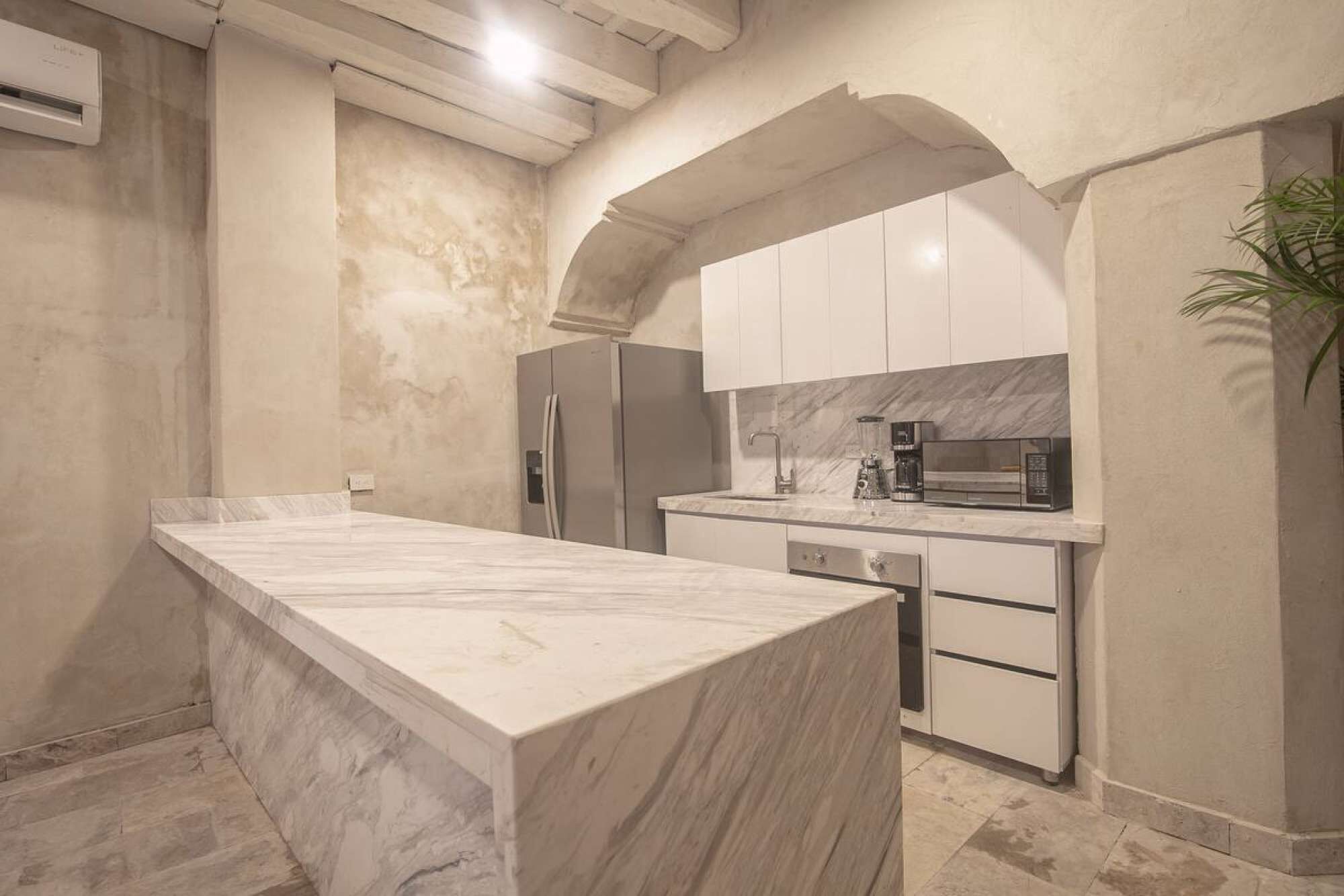 Fridge, stovetop