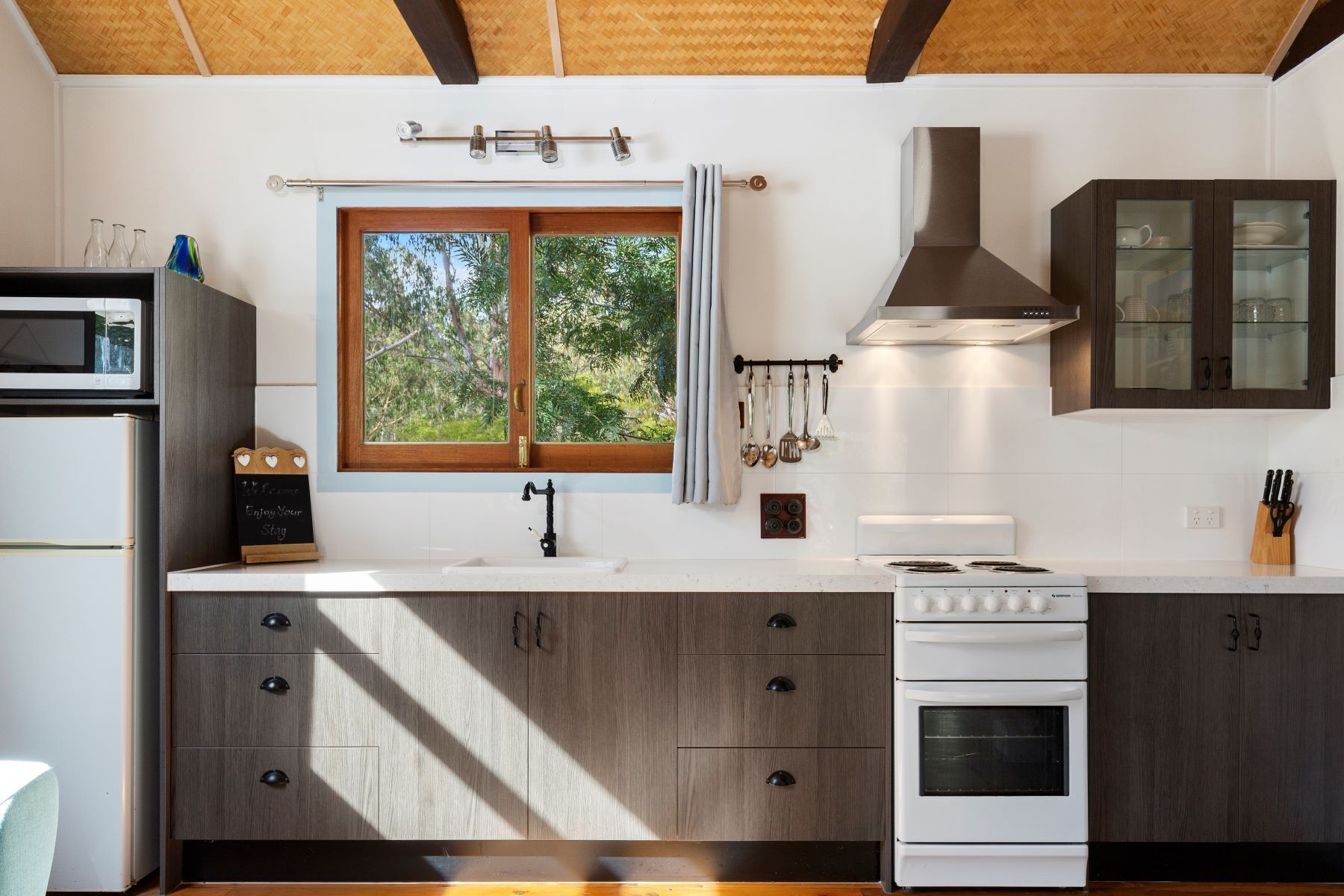 Romantic Cottage | Individually decorated, individually furnished, bed sheets