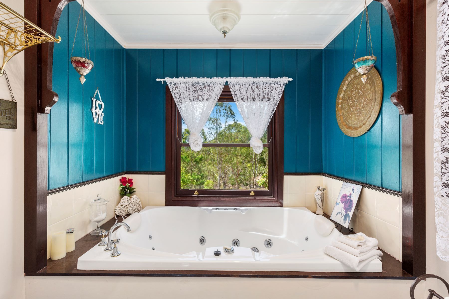 Romantic Cottage | Individually decorated, individually furnished, bed sheets