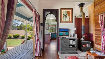 Romantisches Ferienhaus | 1 Schlafzimmer, individuell dekoriert, individuell eingerichtet