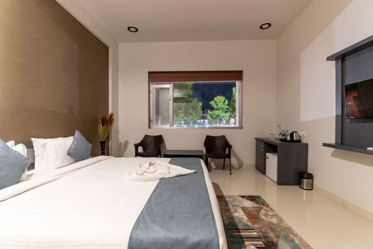 Premium bedding, memory foam beds, rollaway beds (surcharge)