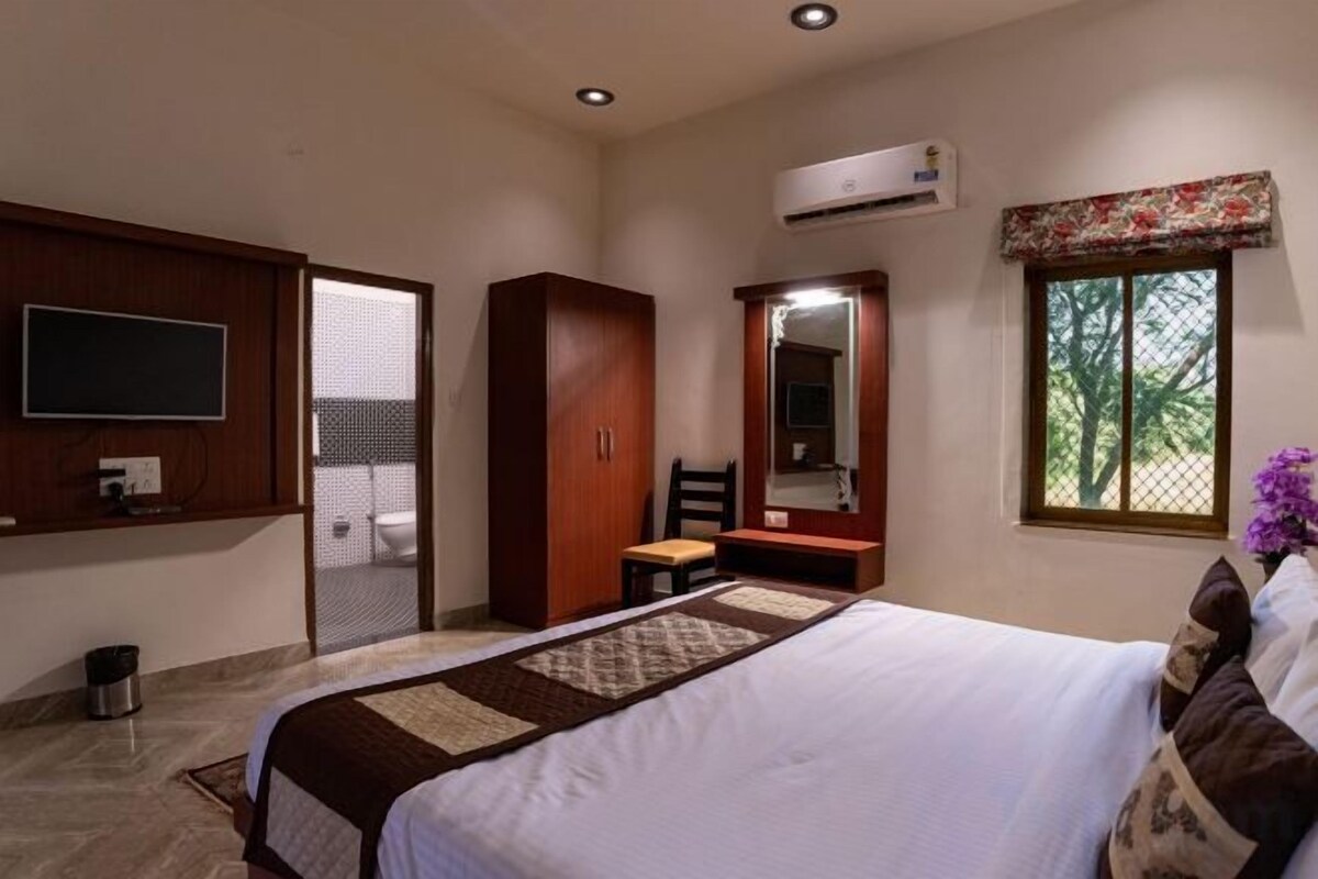 Premium bedding, memory foam beds, rollaway beds (surcharge)