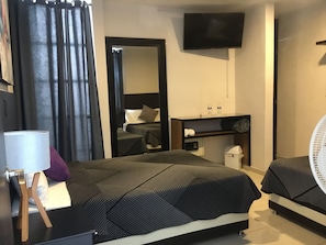 Comfort Quadruple Room (#7) | In-room safe, free WiFi, bed sheets - TAO Hotel Mexico (Atlixco)