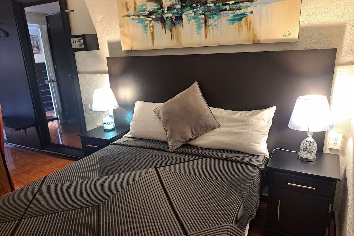 Economy Room (#1) | In-room safe, WiFi (free), bed sheets