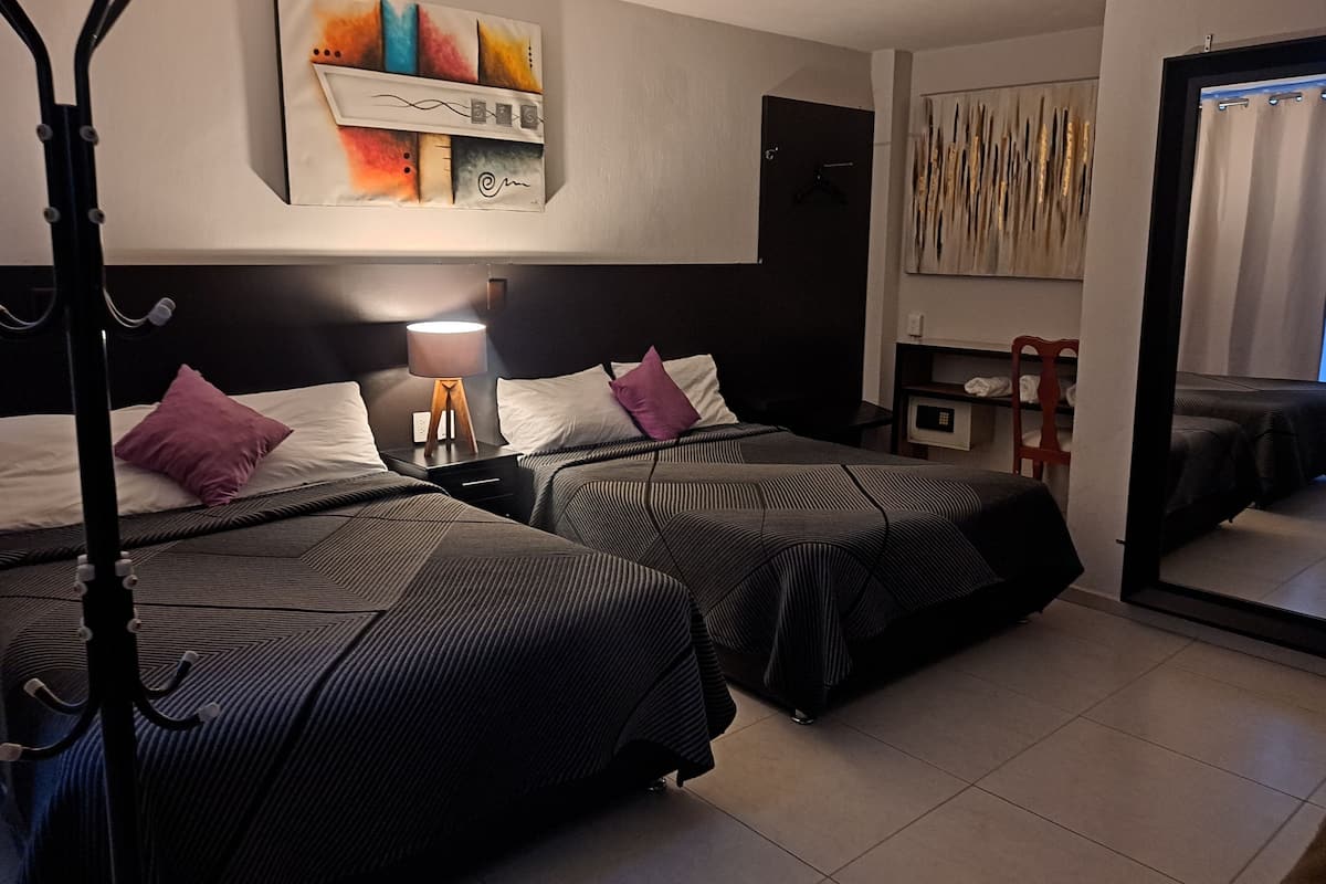 Comfort Studio Suite (#8) | In-room safe, WiFi (free), bed sheets