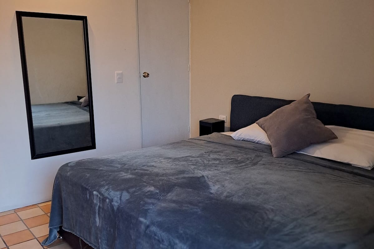 Deluxe Room, 1 King Bed | In-room safe, WiFi (free), bed sheets