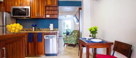 Kühlschrank, Herdplatte, Geschirrspüler