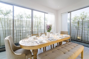 Premier Villa | Private kitchen | Fridge, microwave, dishwasher, cookware/dishes/utensils