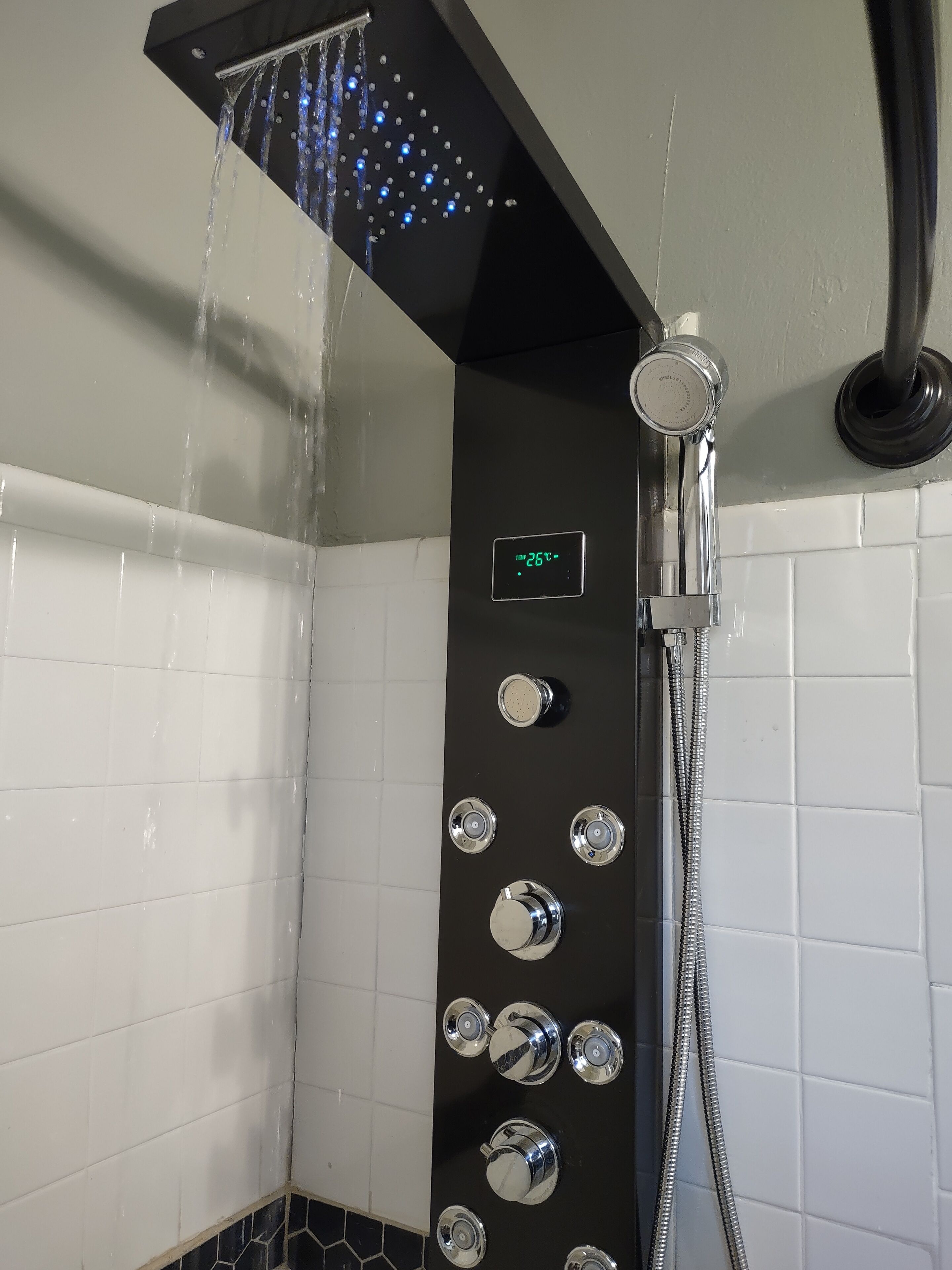 Classic House | Bathroom | Free toiletries, hair dryer, towels, soap