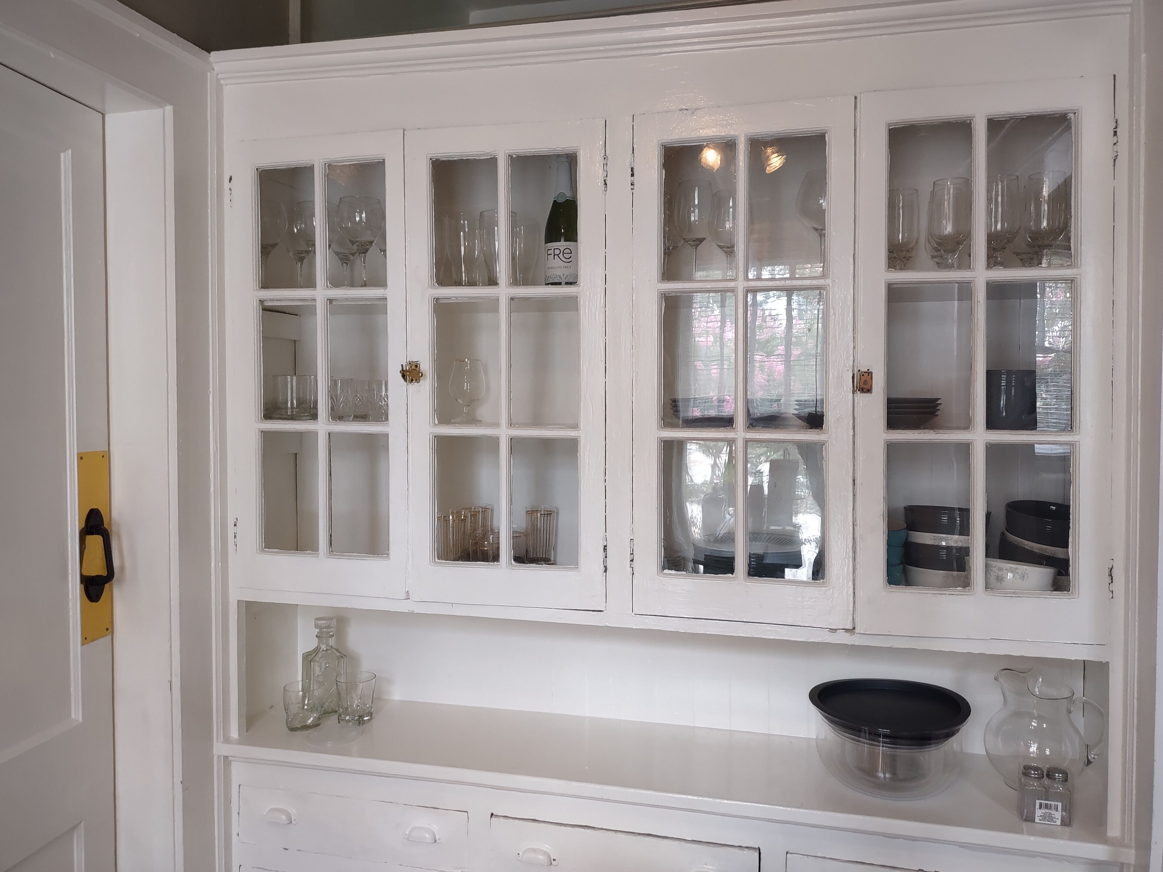 Classic House | Private kitchen | Full-sized fridge, microwave, oven, stovetop