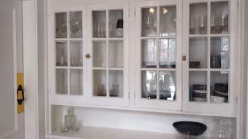 Classic House | Private kitchen | Full-sized fridge, microwave, oven, stovetop