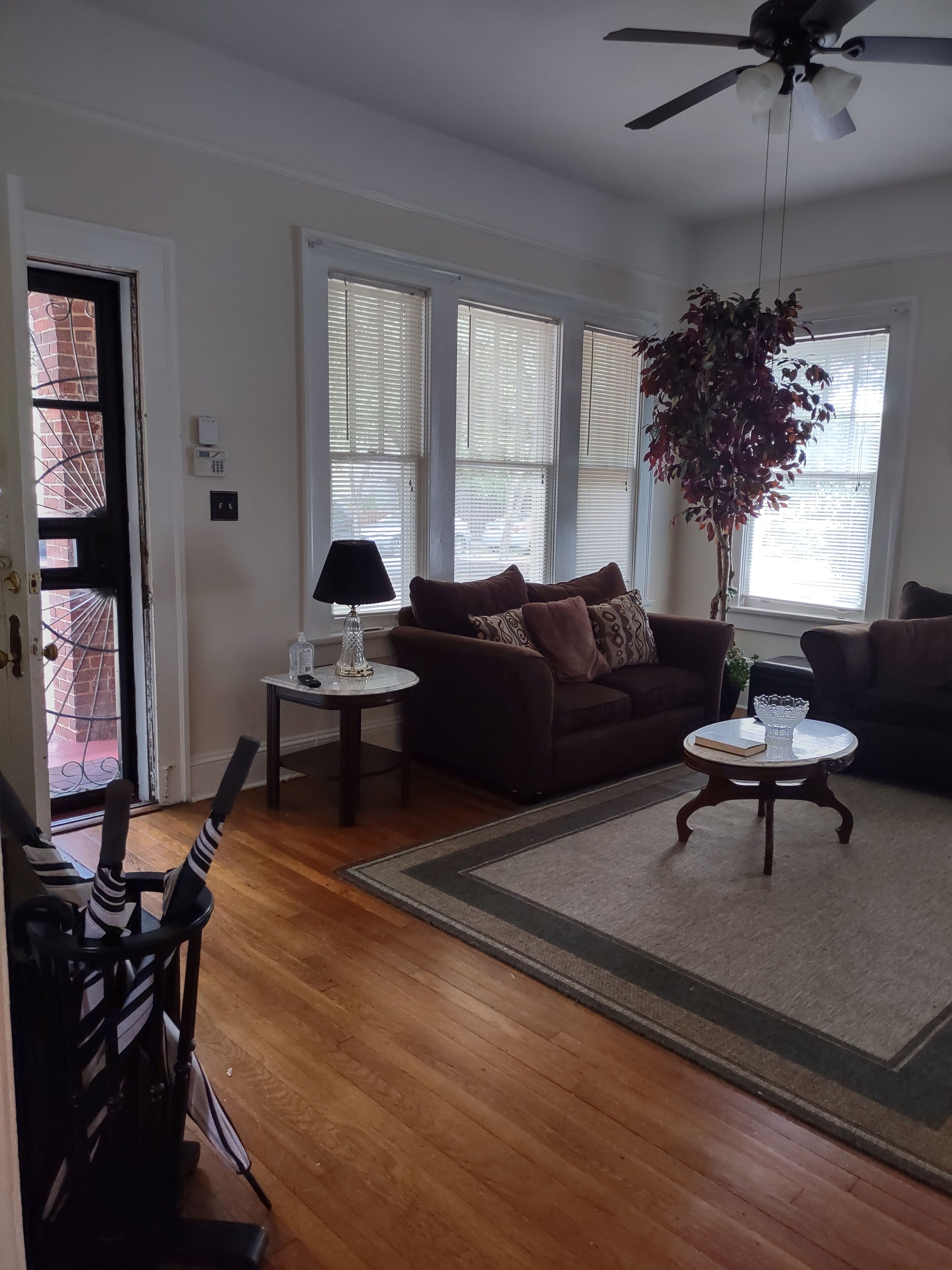 Classic House | Living area | 40-inch Smart TV with digital channels, TV, streaming services