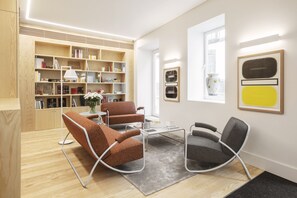 49-inch Smart TV with cable channels, TV - Casa da Galeria (Ponta Delgada)