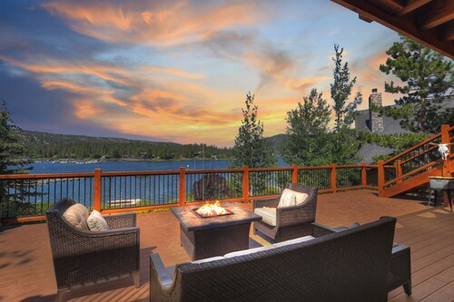 Shore to Please By Destination Big Bear: Luxury Lakefront! Spa! Pool Table! Volleyball Court! Close to the Village!