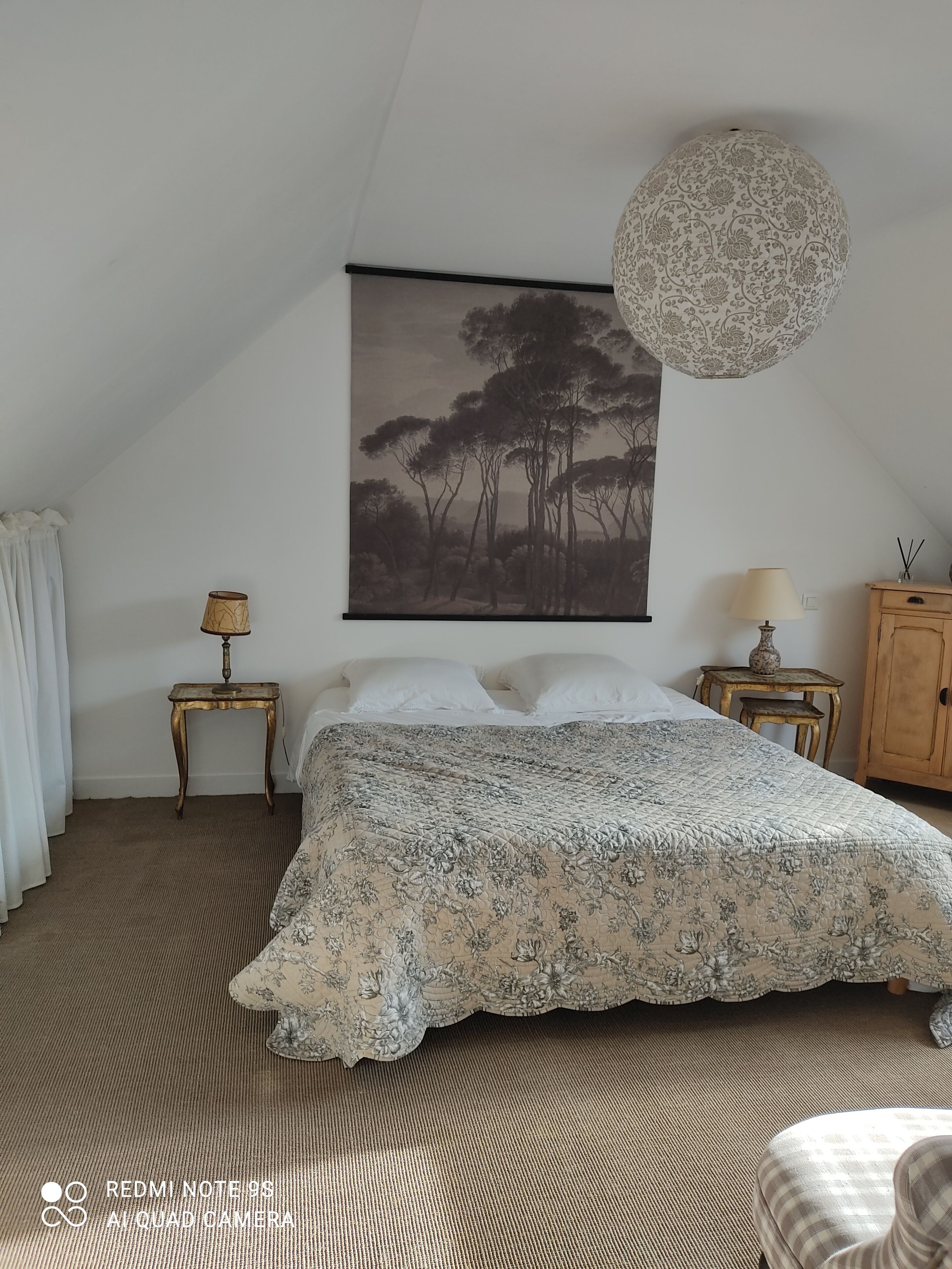 3 bedrooms, iron/ironing board, WiFi (free), bed sheets