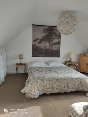 3 bedrooms, iron/ironing board, free WiFi, bed sheets