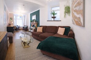 Smart TV, fireplace, DVD player, offices