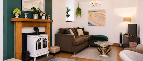 Smart TV, fireplace, DVD player, offices