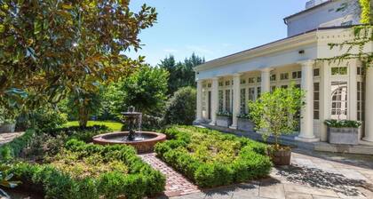 Discover Ty Hapus, a modern 3-bedroom townhouse perfect for 6 guests. Enjoy a private backyard . Located in a highly walkable neighborhood (score: 95) with vibrant culture, history, and excellent transit links to the Welsh coast, Cardiff and Swansea.