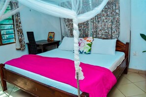 1 bedroom, WiFi, bed sheets - cozy apartment with free parking (Ukunda)