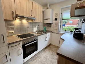 ثلاجة، ميكروويف، فرن، موقد طهي مسطح