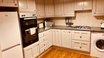 Casa | Cucina privata | Frigorifero, microonde, forno, piano cottura