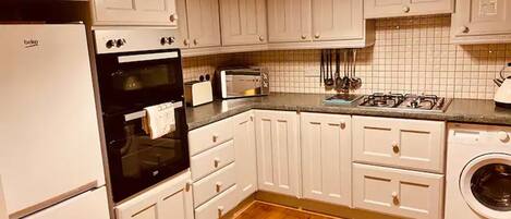 Ferienhaus | Eigene Küche | Kühlschrank, Mikrowelle, Ofen, Herdplatte