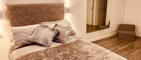 Talo | 3 makuuhuonetta, silitysrauta/-lauta, ilmainen Wi-Fi, vuodevaatteet