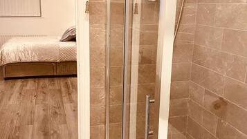 House | 3 bedrooms, iron/ironing board, free WiFi, bed sheets