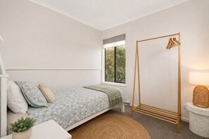 5 bedrooms, desk, iron/ironing board, free WiFi