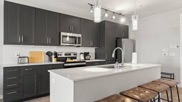 Apartment, 1 King Bed | Private kitchen | Fridge, microwave, oven, stovetop