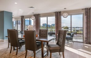 Dining - CozySuites at Town Lake (Tempe)