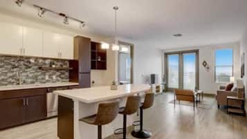 Apartment, 2 Bedrooms, Non Smoking | Private kitchen | Fridge, microwave, oven, coffee/tea maker