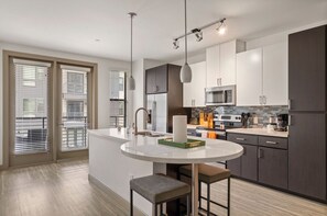 Apartment, 2 Bedrooms | Private kitchen | Fridge, microwave, oven, coffee/tea maker