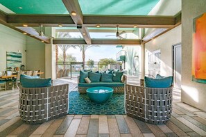 Lounge - CozySuites at Town Lake (Tempe)