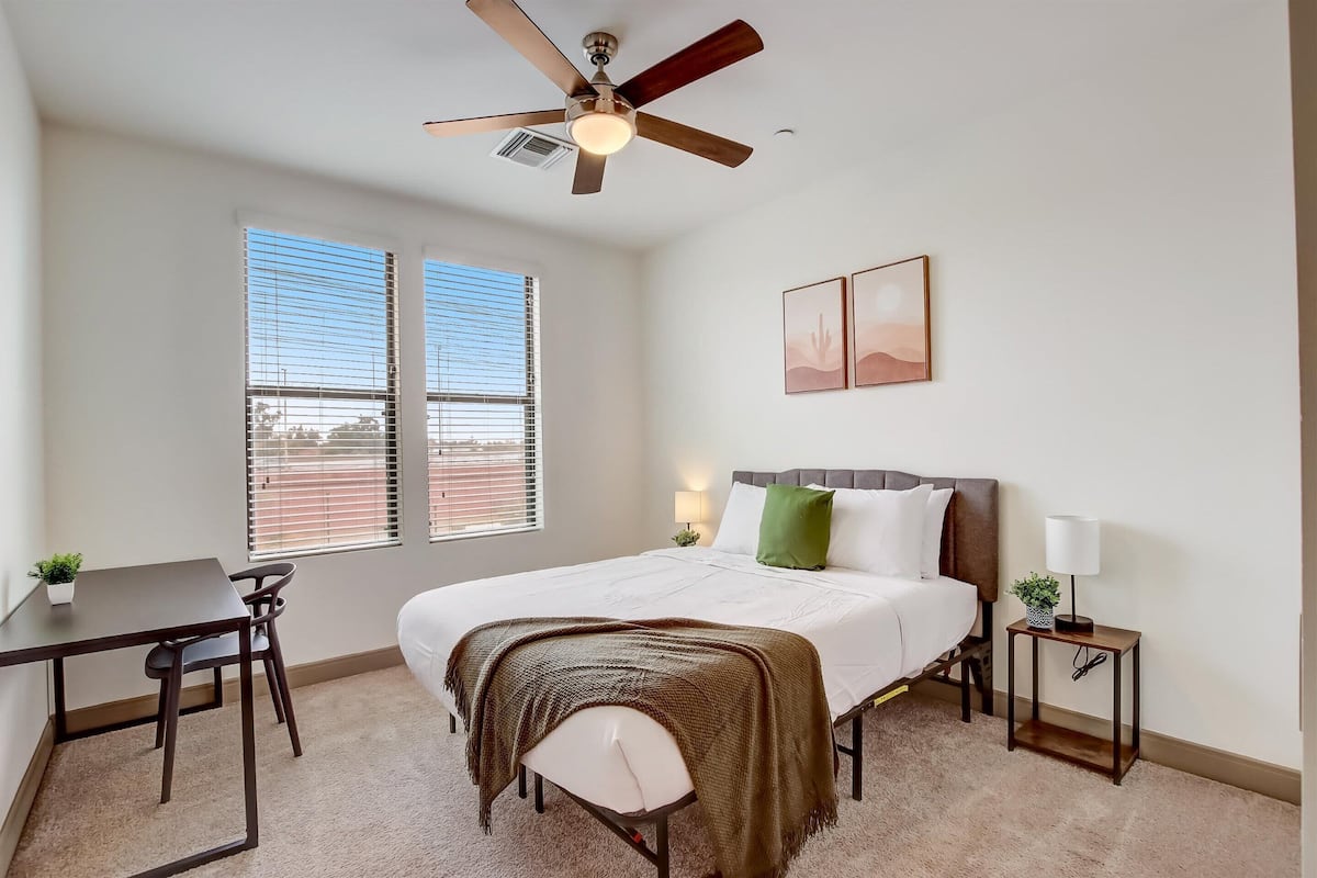 2 bedrooms, laptop workspace, iron/ironing board, free WiFi