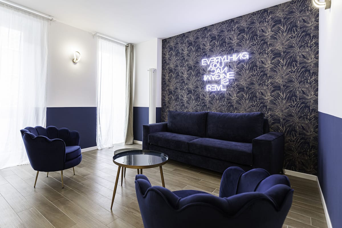 Grand Studio | Living area | 24-inch Smart TV with cable channels, TV