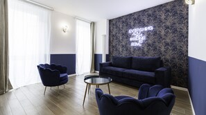 Grand Studio | Living area | 24-inch Smart TV with cable channels, TV