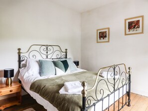 2 bedrooms, individually decorated, individually furnished, free WiFi