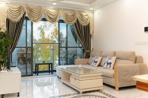 Habitación Deluxe doble, vistas al mar | Servicio de comidas en la habitación