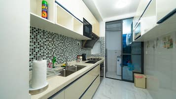Refrigerador, microondas, horno y cafetera y tetera