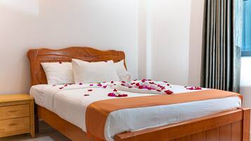 Camas con pillow-top, insonorización, wifi gratis y ropa de cama