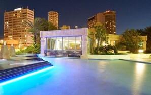 Exterior - 4 Bedroom Ocean View Unit at Sun City - Q Stay (Surfers Paradise)