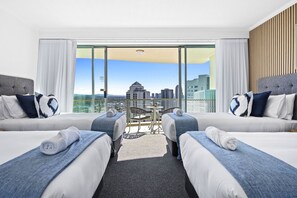 4 bedrooms, iron/ironing board, free WiFi, bed sheets - 4 Bedroom Ocean View Unit at Sun City - Q Stay (Surfers Paradise)