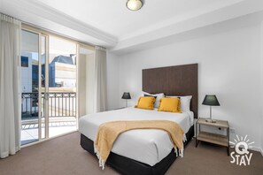 2 bedrooms, iron/ironing board, free WiFi, bed sheets - Central 2 Bedroom Unit at Chevron — Q Stay (Surfers Paradise)